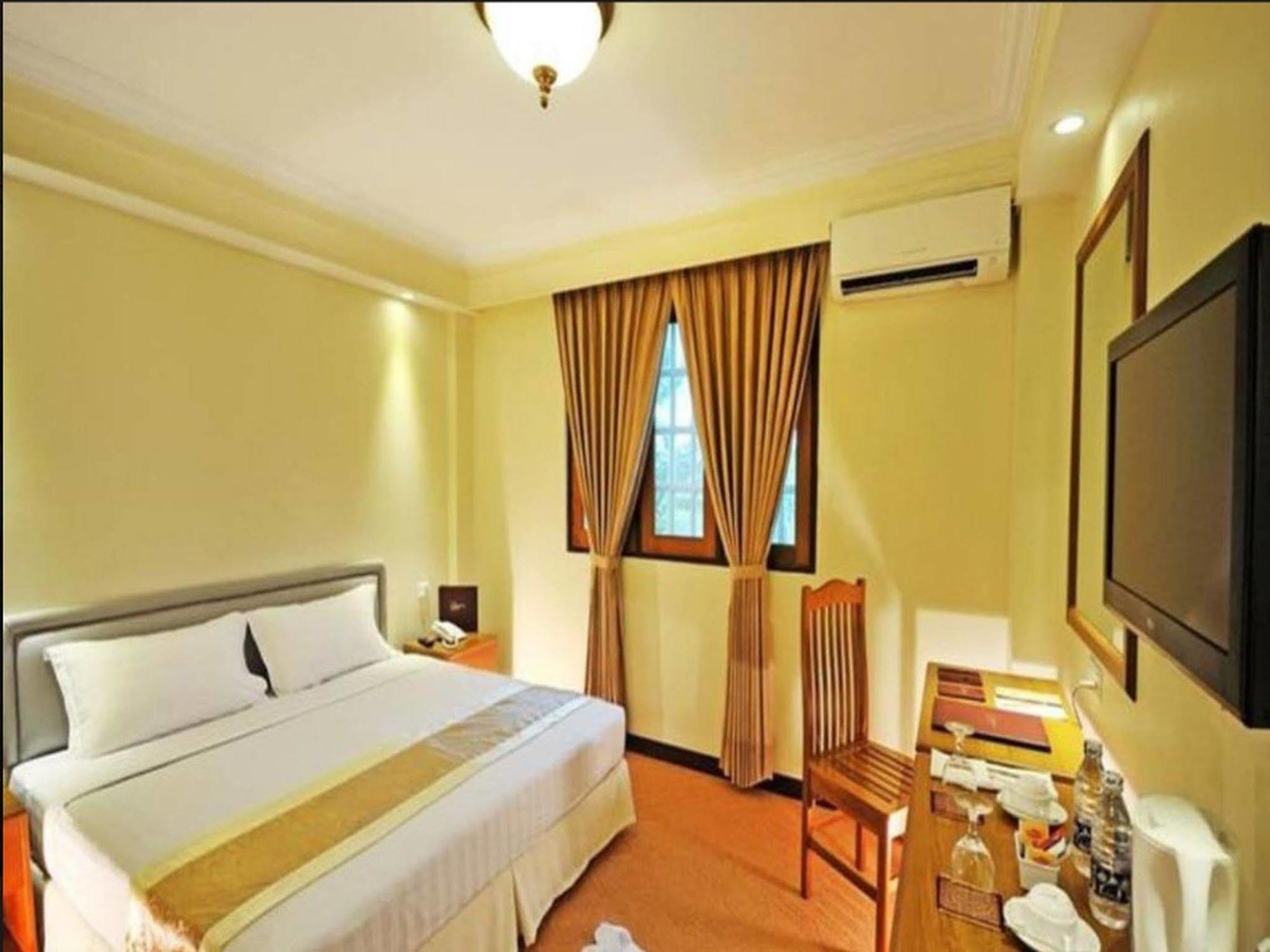 Royal Golden View Hotel Yangon Exterior photo