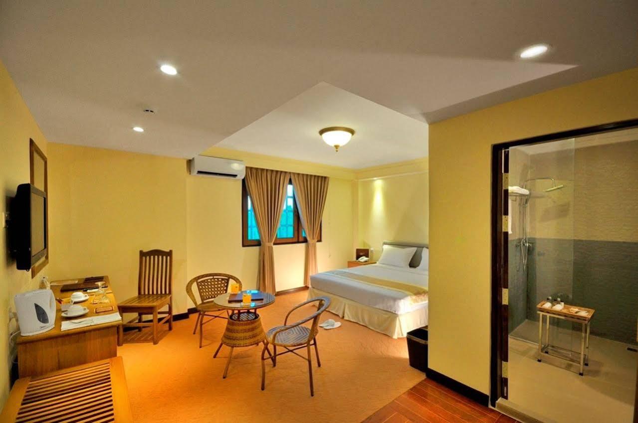 Royal Golden View Hotel Yangon Exterior photo