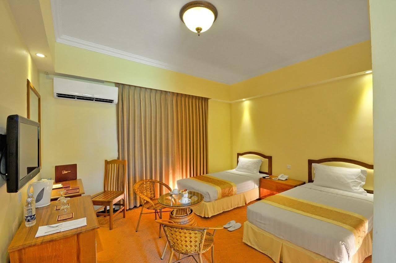 Royal Golden View Hotel Yangon Exterior photo