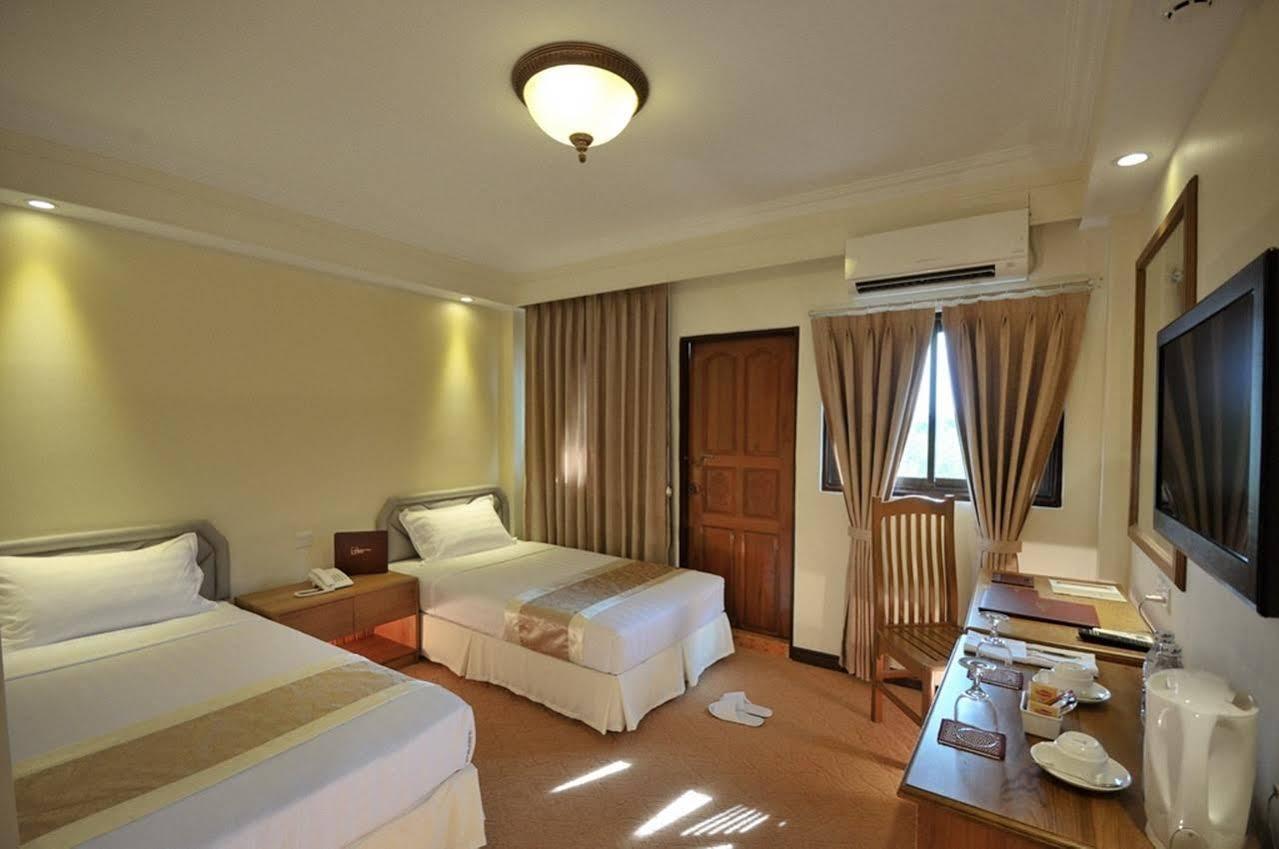 Royal Golden View Hotel Yangon Exterior photo