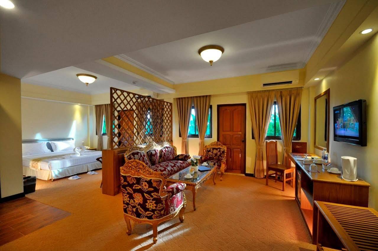 Royal Golden View Hotel Yangon Exterior photo